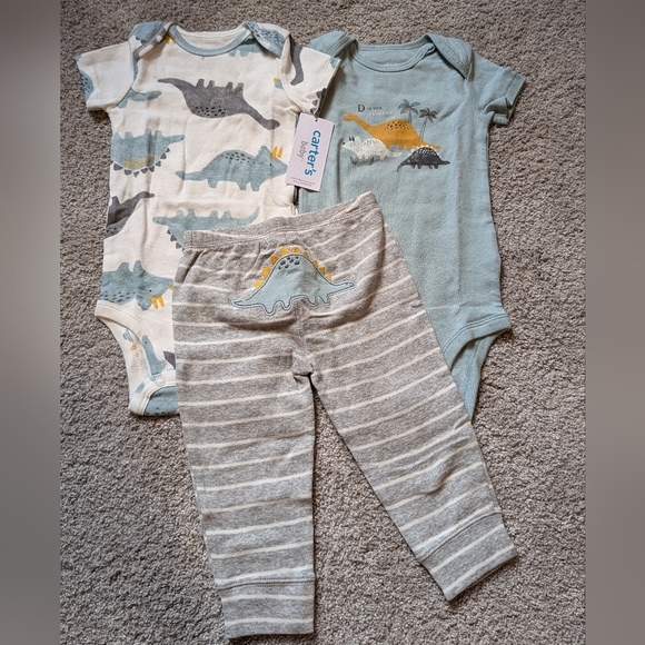 ⭐NWT- Carter's - 3 piece set- 9 Months- short sleeves - Picture 1 of 4